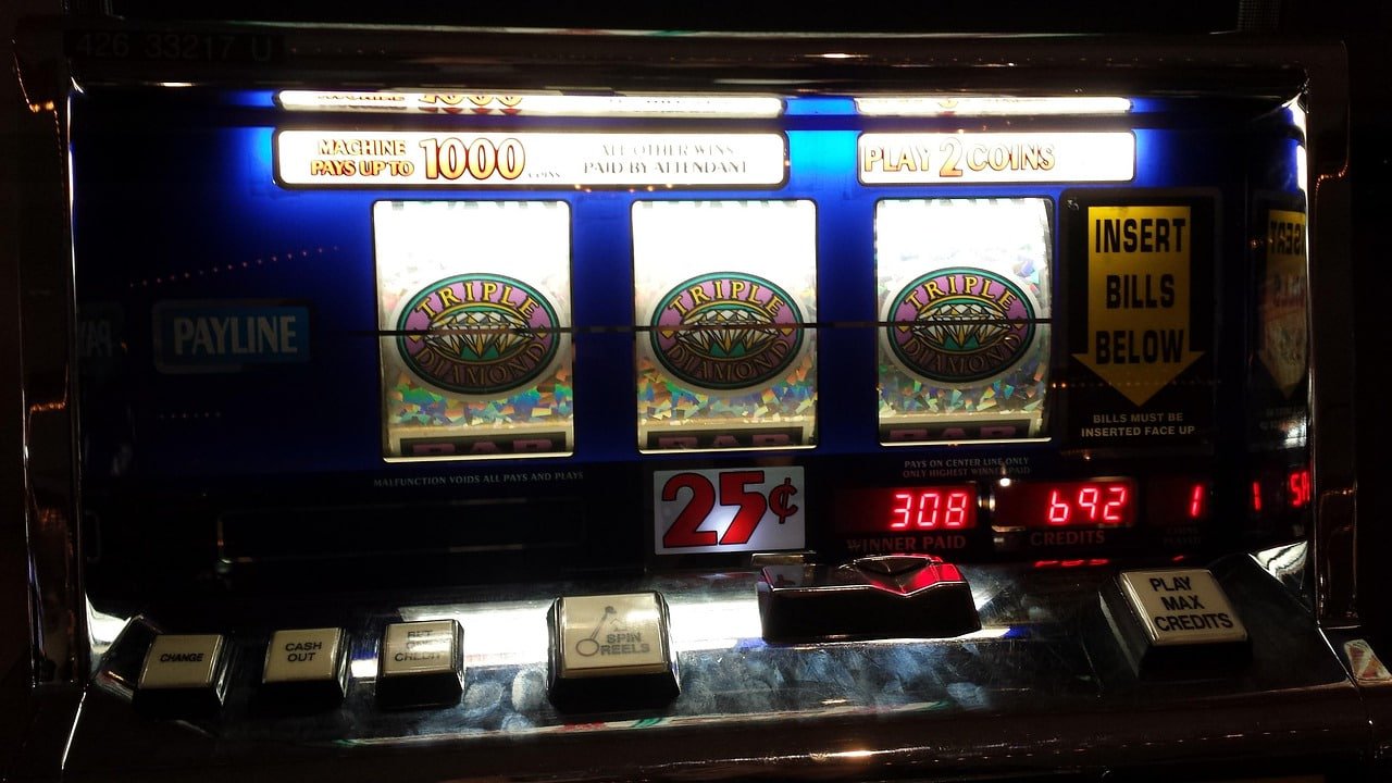 ibet789link Live Dealer ကတ်ဂိမ်း — real human dealer နှင့် Baccarat Live Table ကစားနေသော မြင်ကွင်း