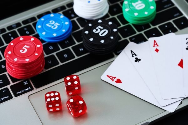 Slots ကြော်ငြာပုံ